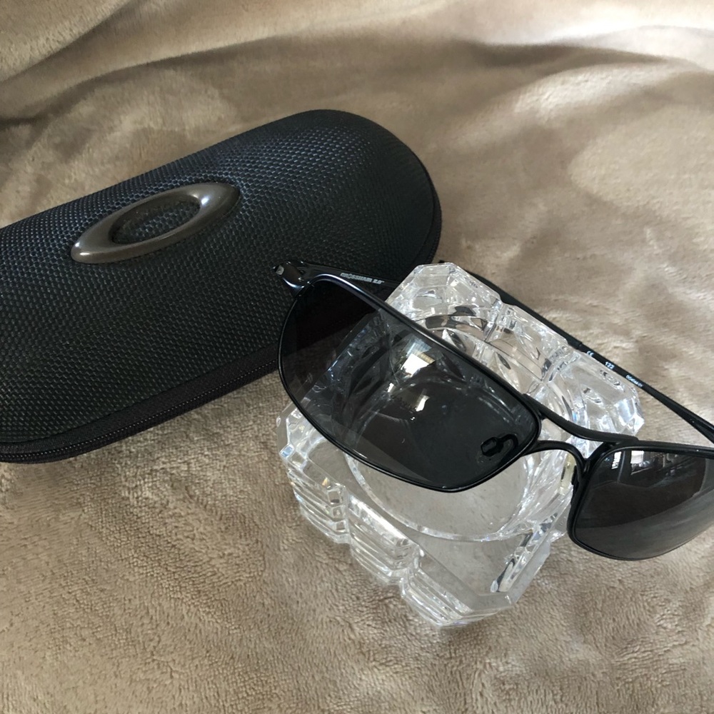 Oakley polarized unisex sunglasses